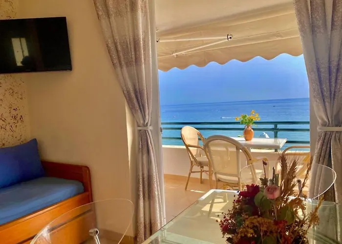 Corfu 86 غليفادا